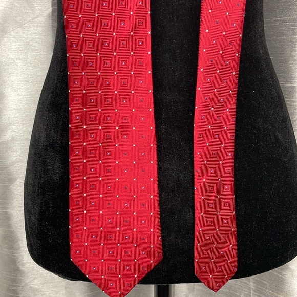 Brooks Brothers Red White Blue Textured Silk Tie - Picture 2 of 5